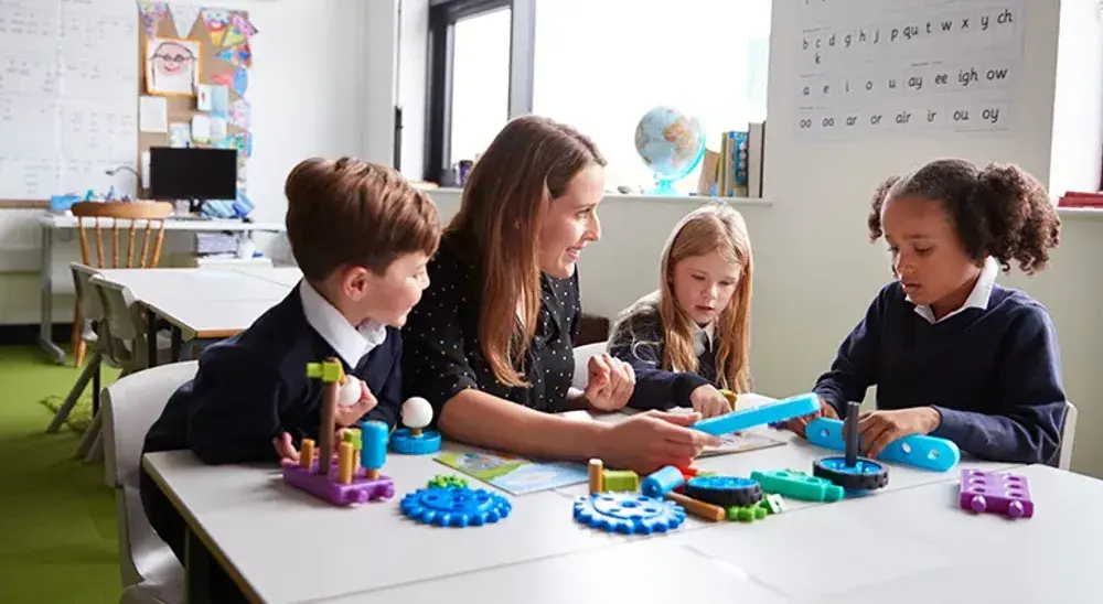 What is Montessori Course?