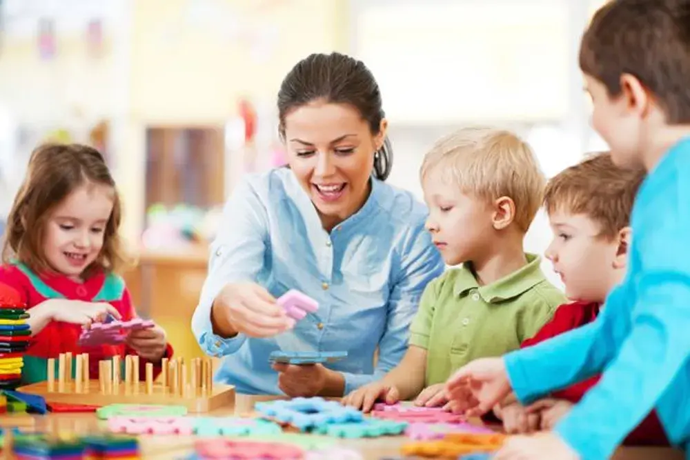 What is the age limit for Montessori course?
