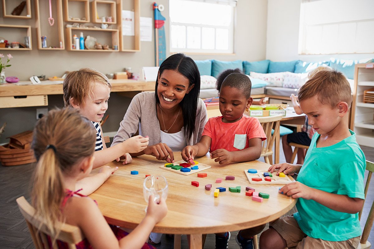 Duties of a Preschool Teacher Assistant