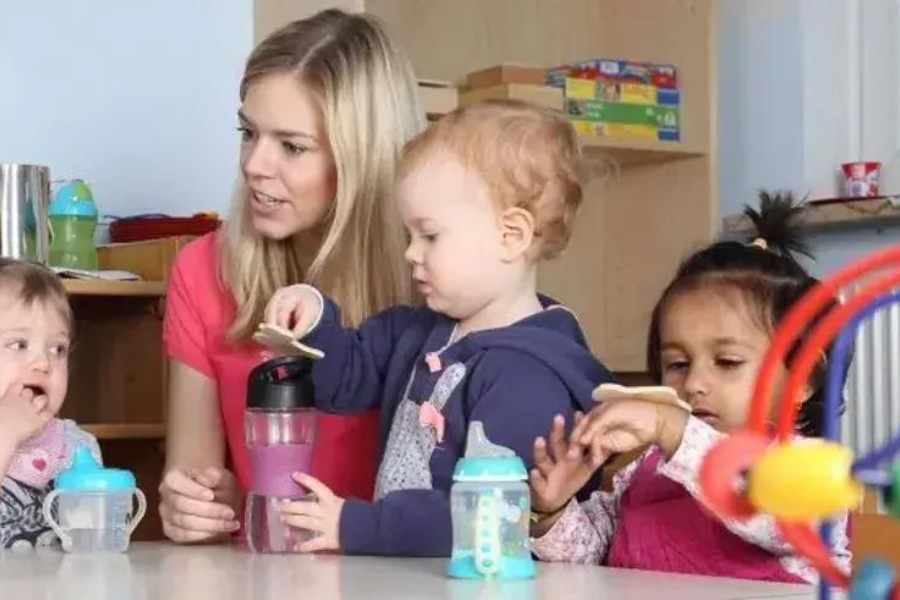 How To Become a Preschool Teacher Online?