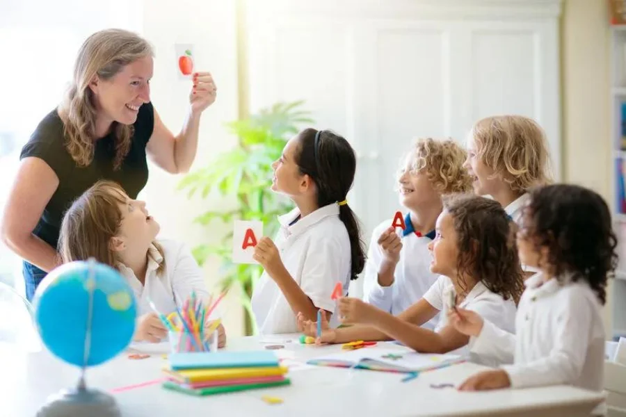 Teaching Kindergarten Vowels No 1 Phonics Course