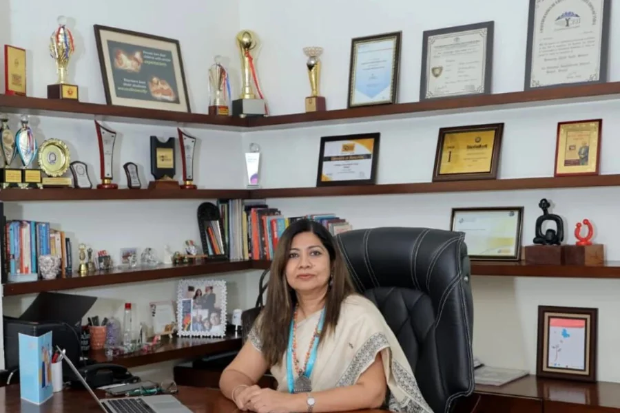 What is Difference between Leadership and Management?