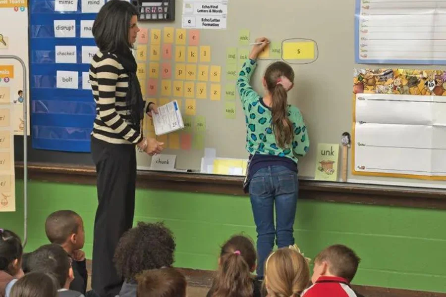 How do I become a Phonics Teacher?